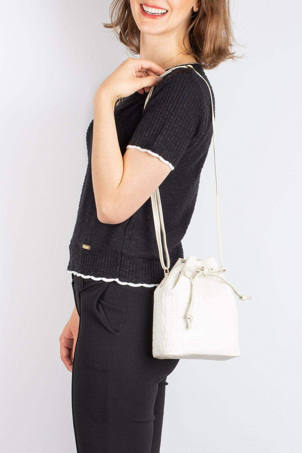 Mini bolsa saco em couro croco Nathy - Enluaze