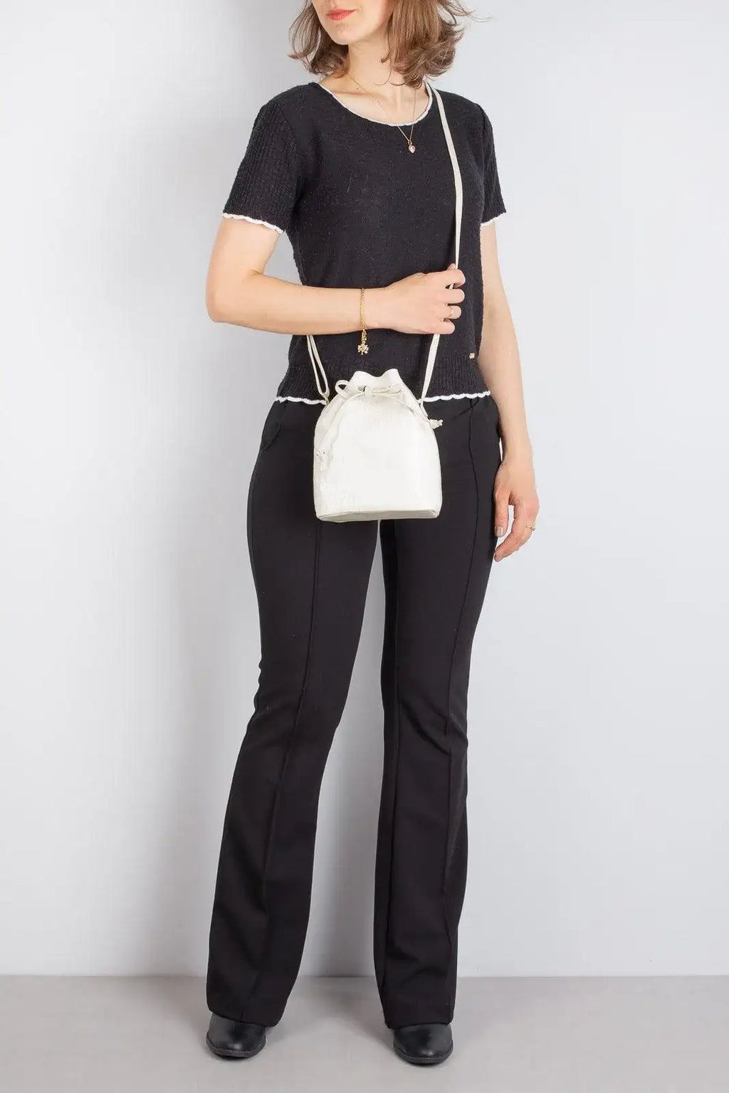 Mini bolsa saco em couro croco Nathy - Enluaze