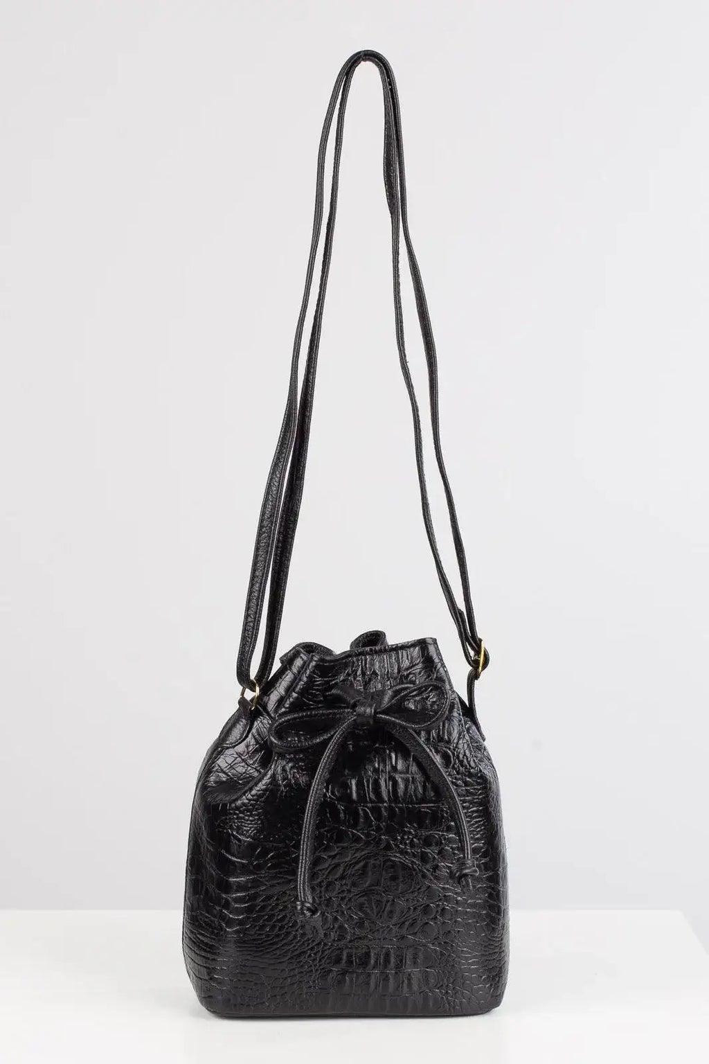 Mini bolsa saco em couro croco Nathy - Enluaze