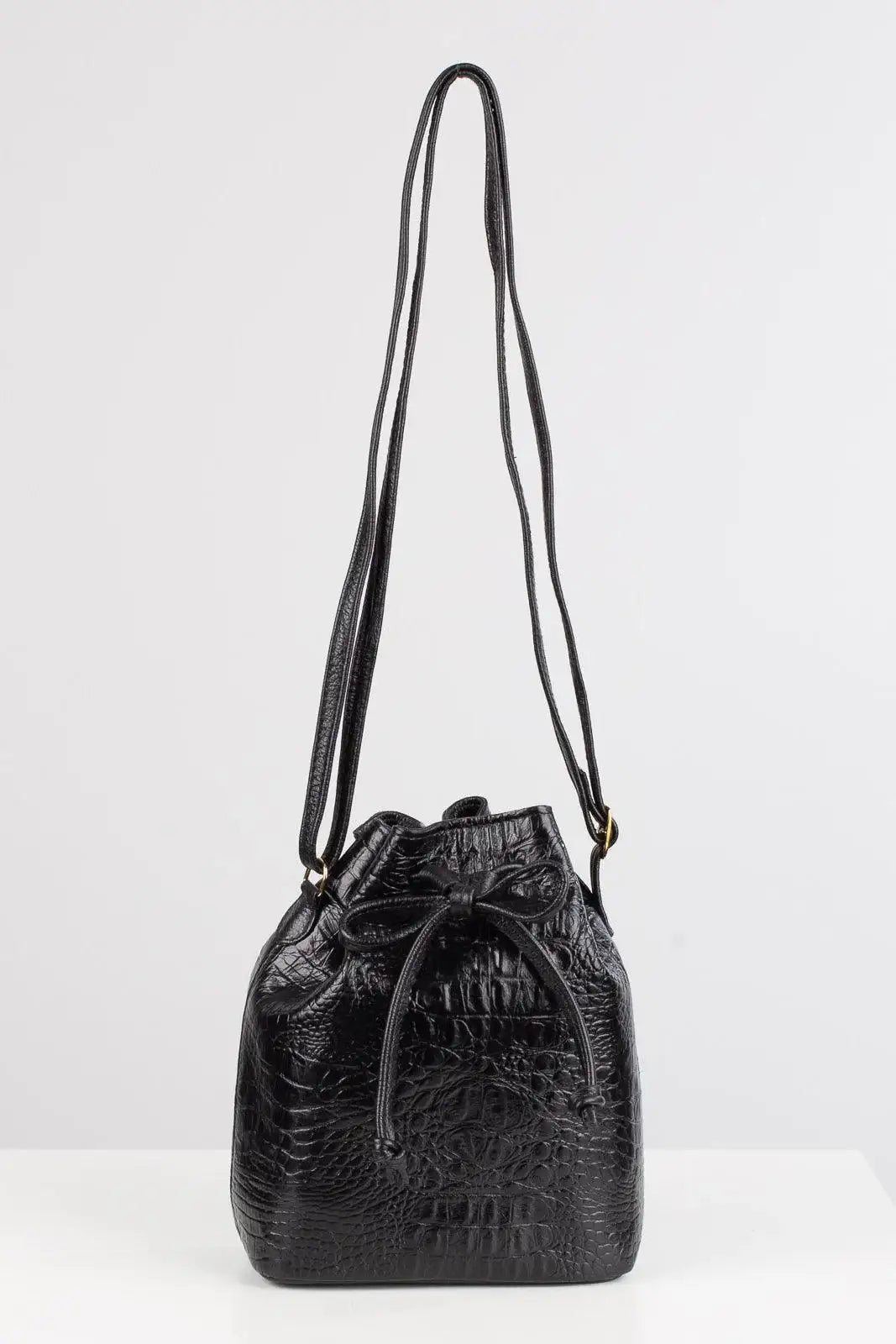 Mini bolsa saco em couro croco Nathy - Enluaze