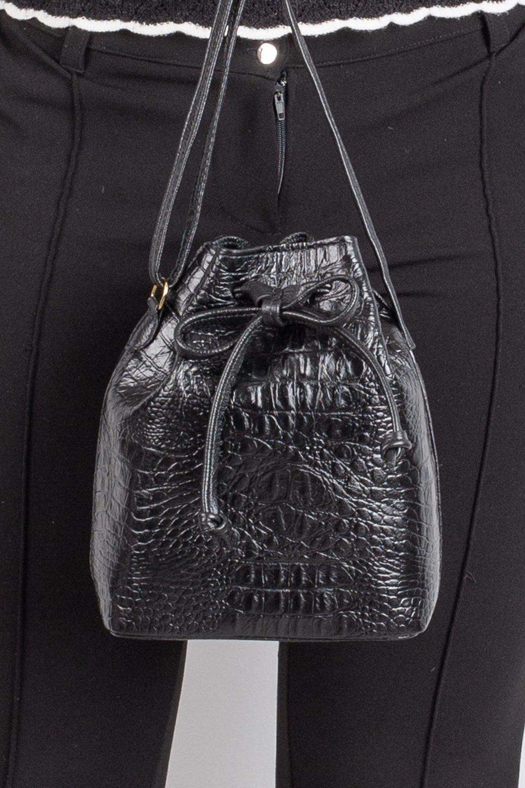 Mini bolsa saco em couro croco Nathy - Enluaze