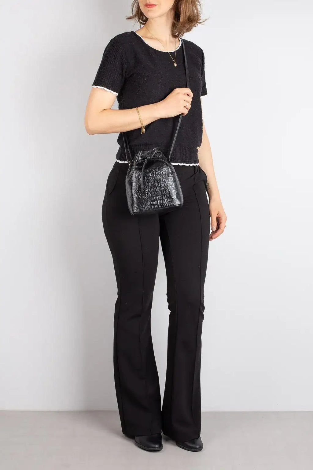 Mini bolsa saco em couro croco Nathy - Enluaze