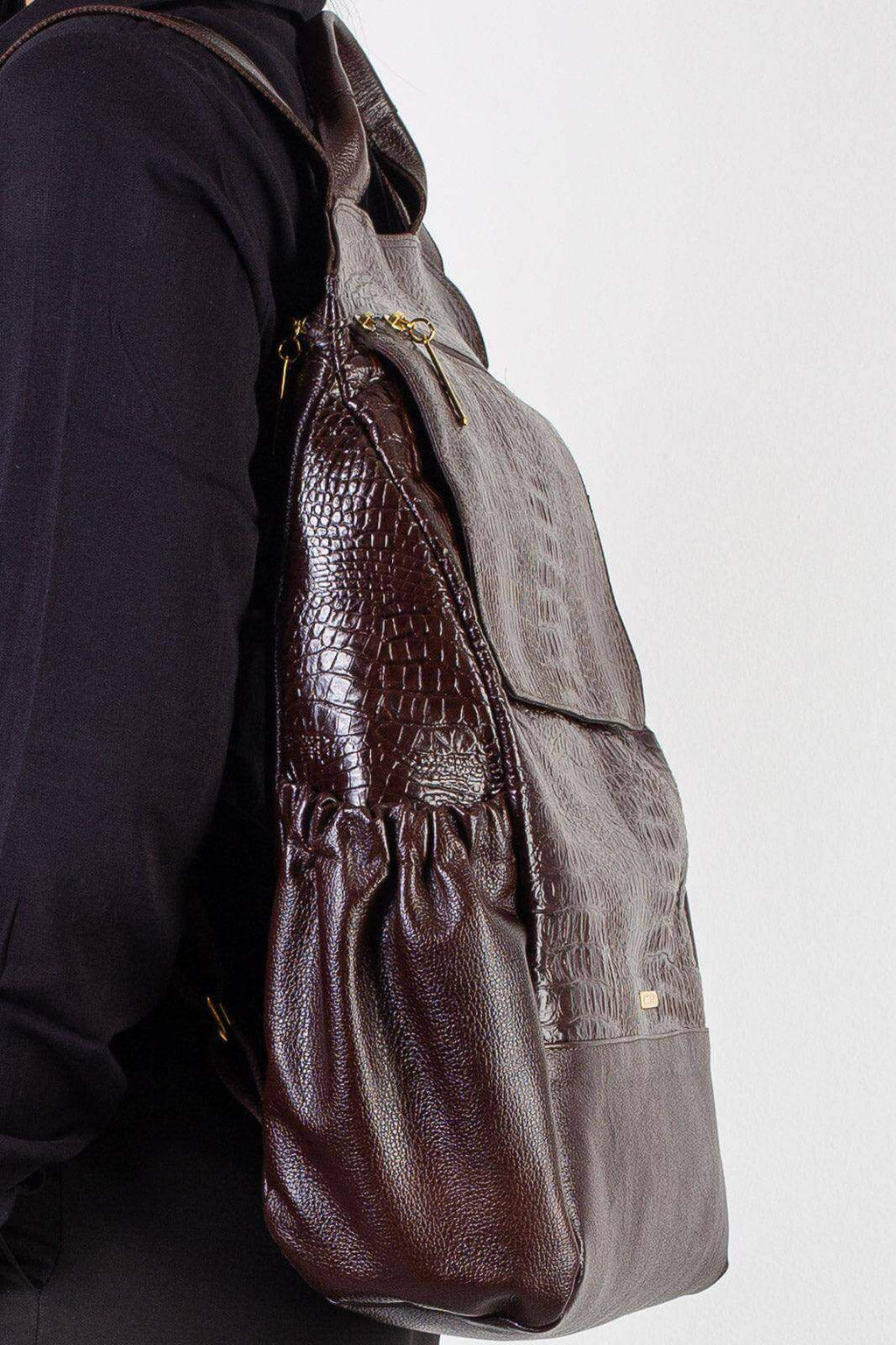 Mochila antifurto grande de couro croco Suzana - Enluaze