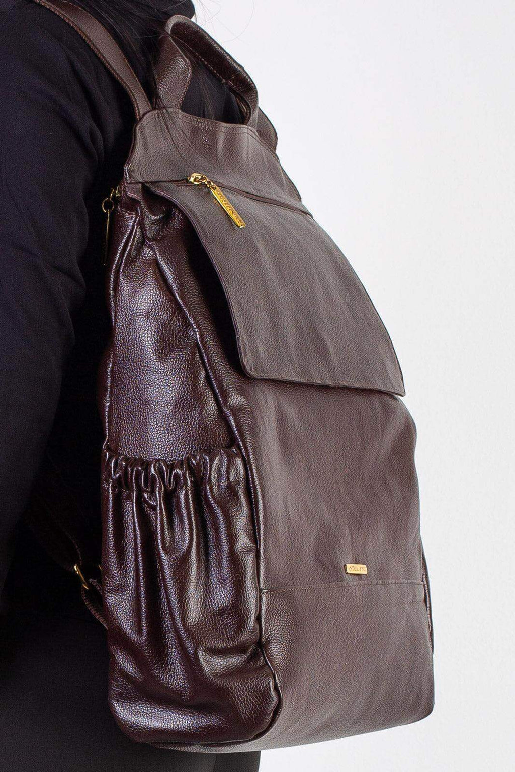 Mochila antifurto grande de couro liso Suzana - Enluaze