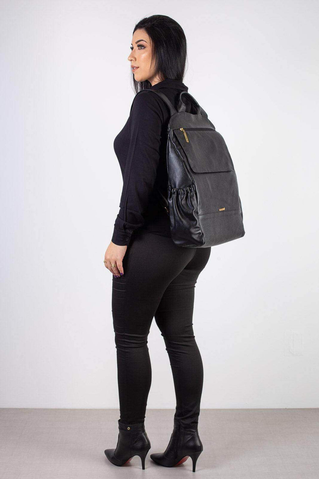Mochila antifurto grande de couro liso Suzana - Enluaze