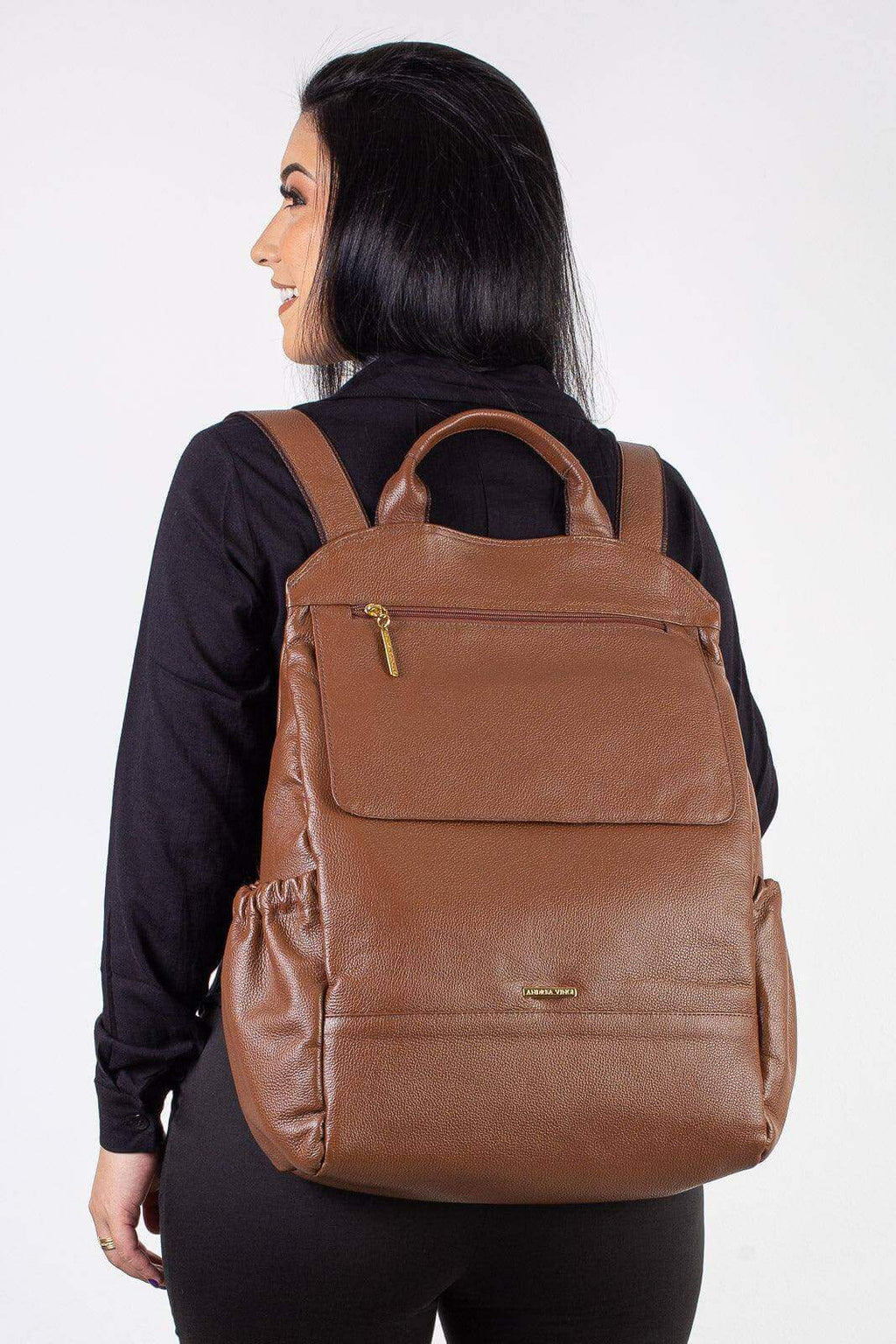 Mochila antifurto grande de couro liso Suzana - Enluaze