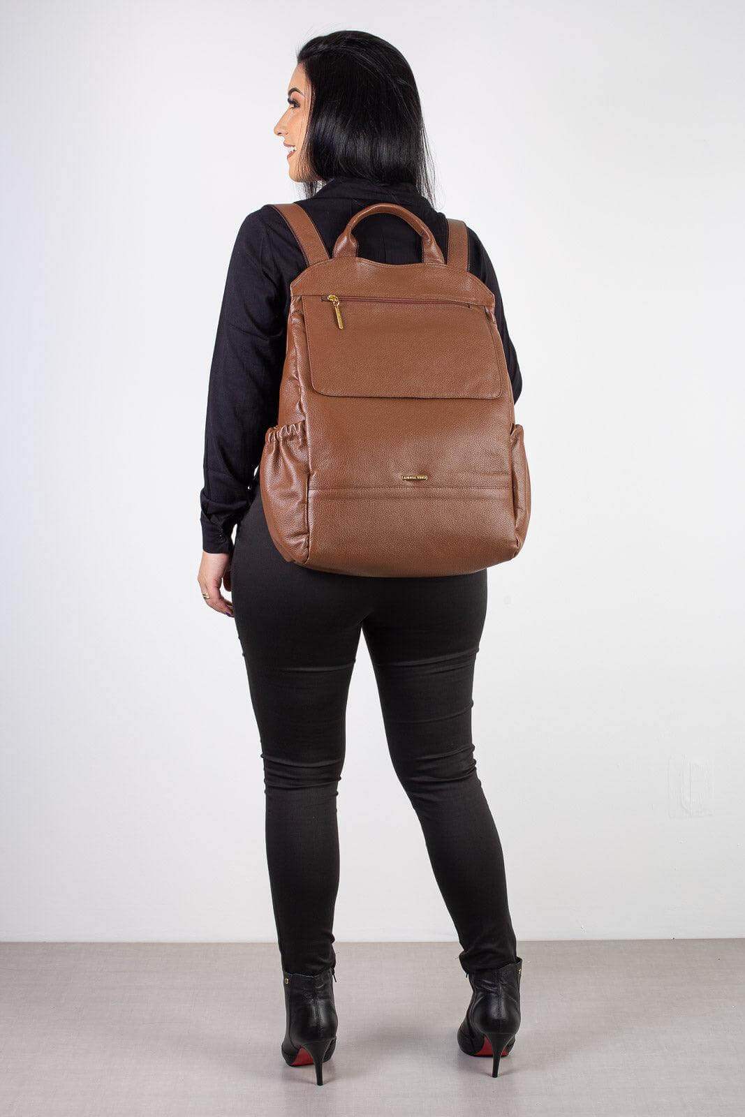 Mochila antifurto grande de couro liso Suzana - Enluaze