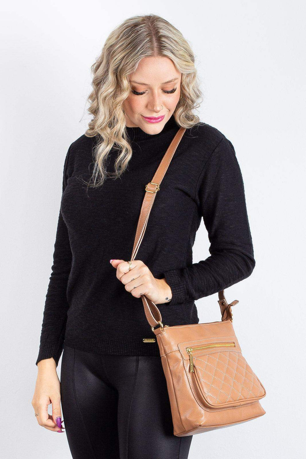 Bolsa transversal matelassê de couro liso Bia - Enluaze