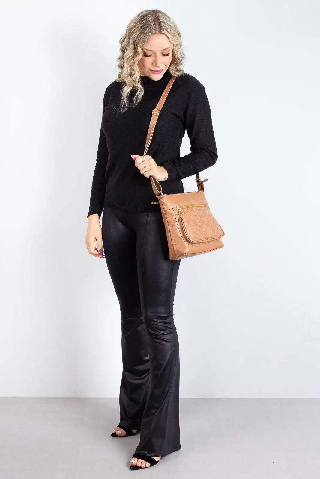 Bolsa transversal matelassê de couro liso Bia - Enluaze