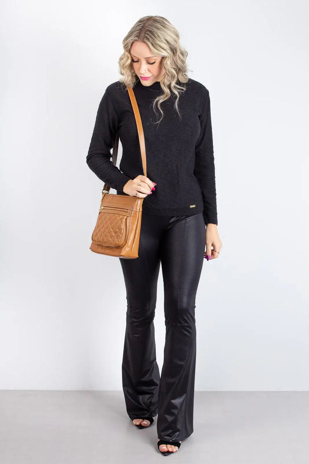 Bolsa transversal matelassê de couro liso Bia - Enluaze