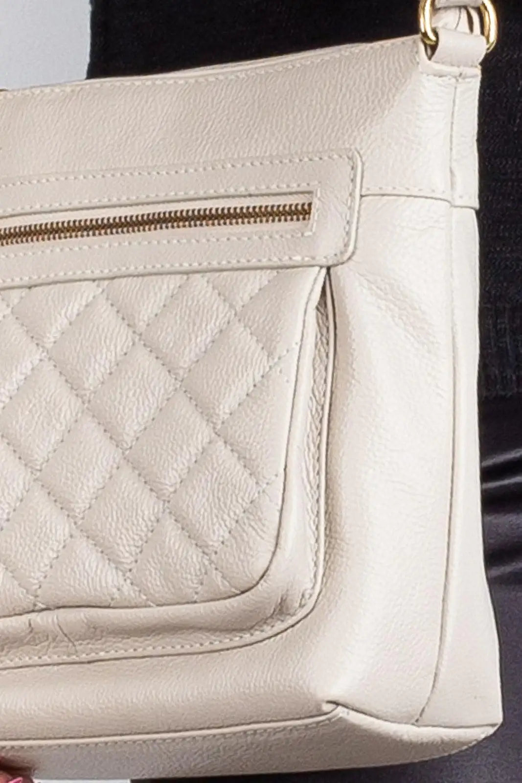 Bolsa transversal matelassê de couro liso Bia - Enluaze