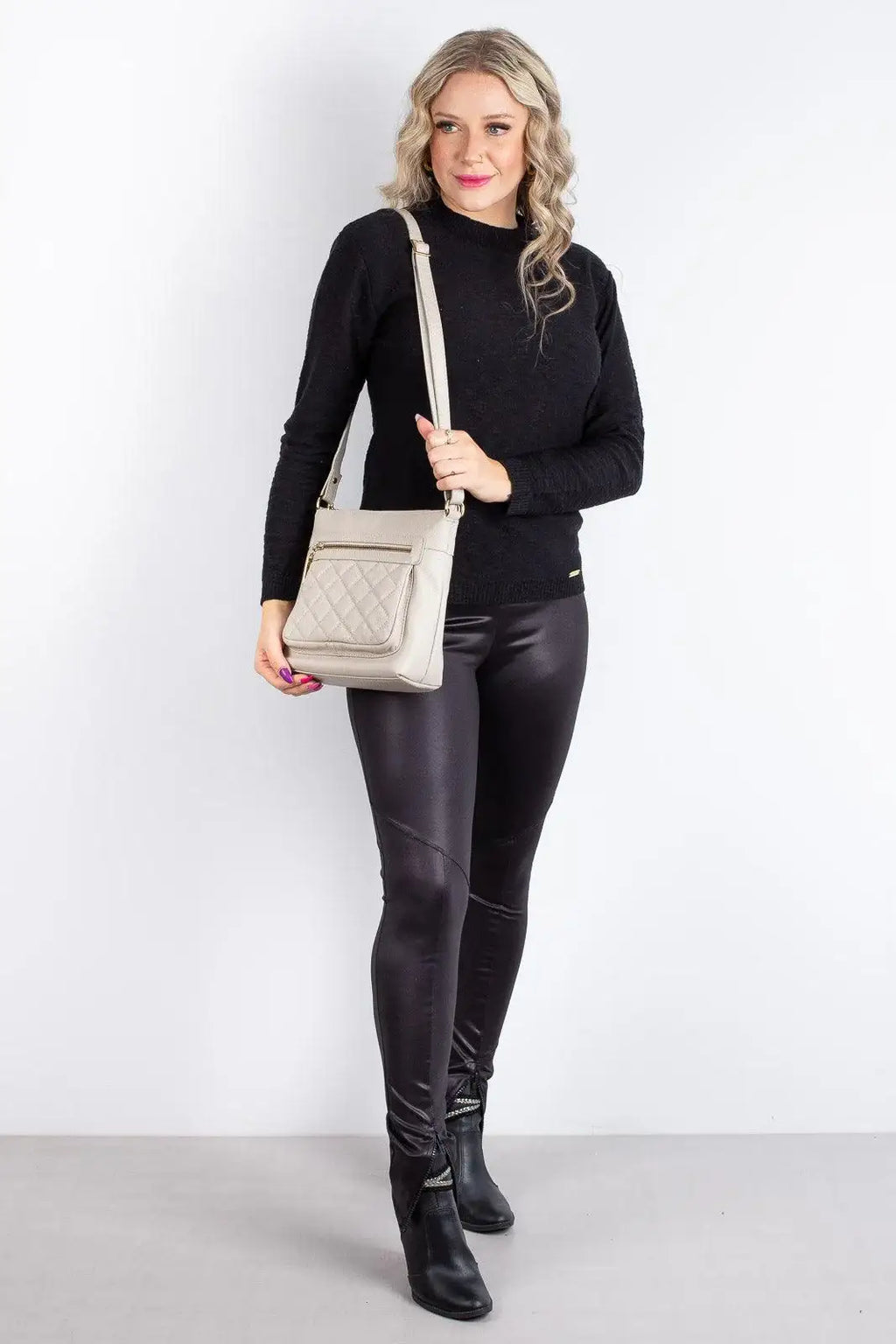 Bolsa transversal matelassê de couro liso Bia - Enluaze