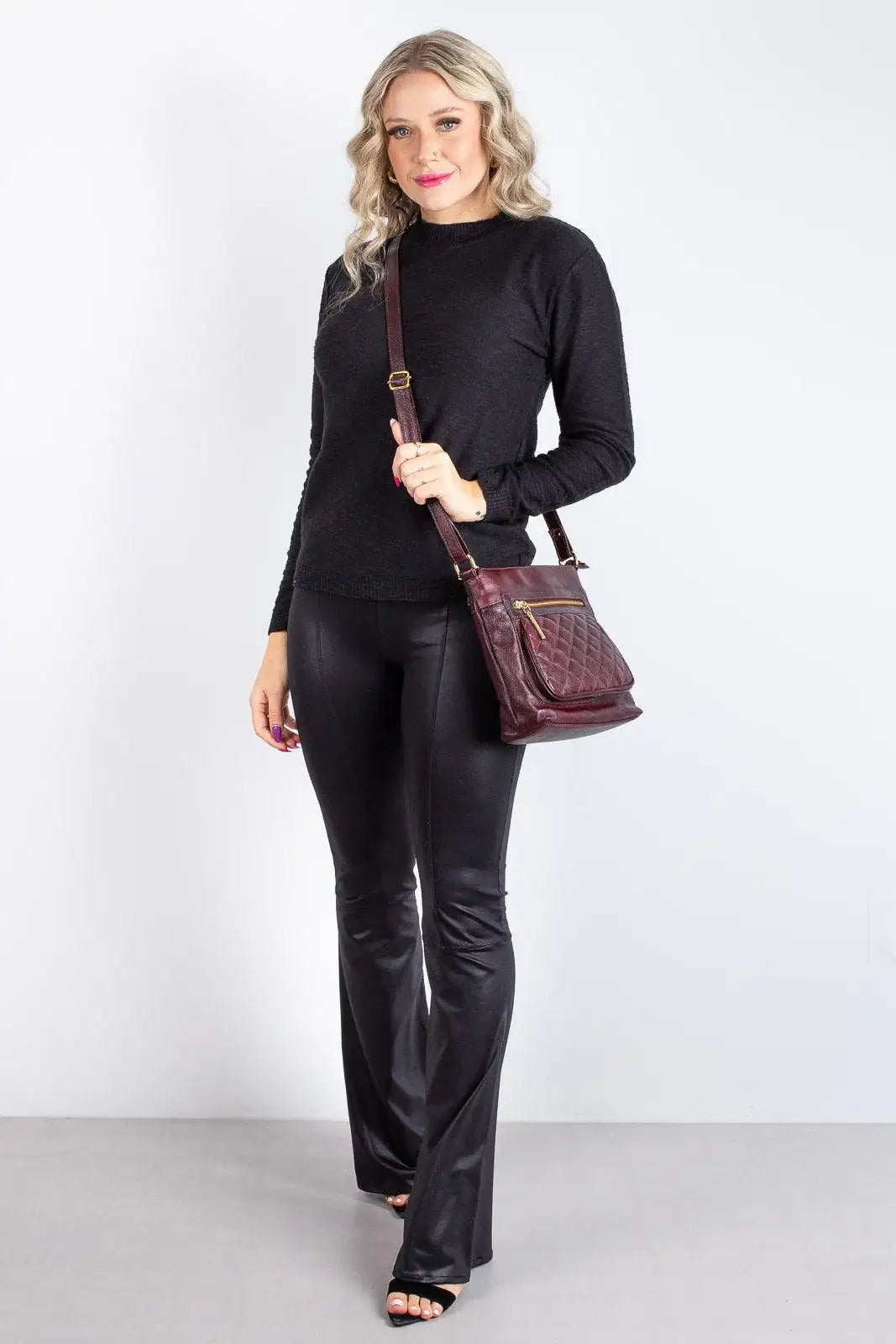 Bolsa transversal matelassê de couro liso Bia - Enluaze