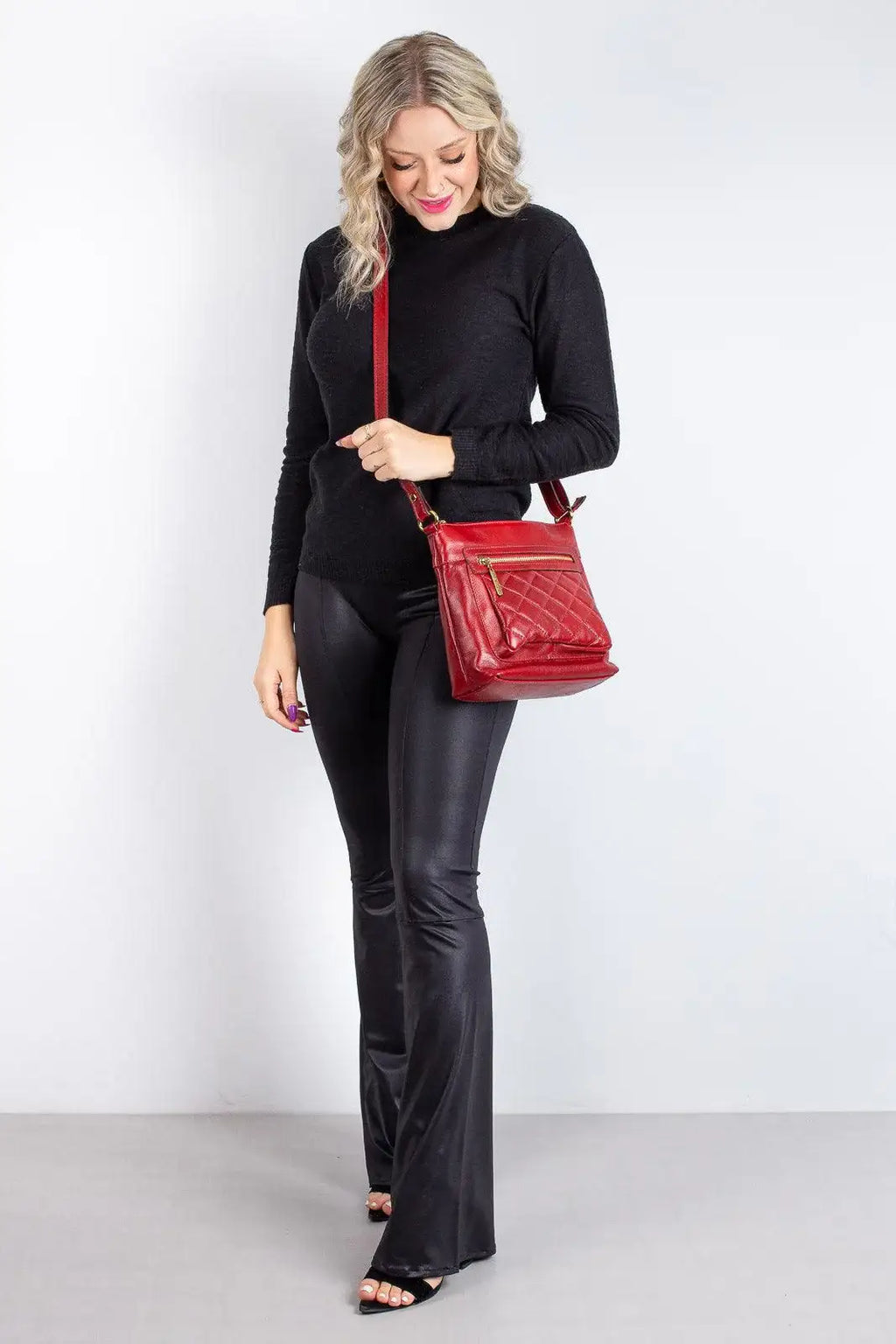 Bolsa transversal matelassê de couro liso Bia - Enluaze