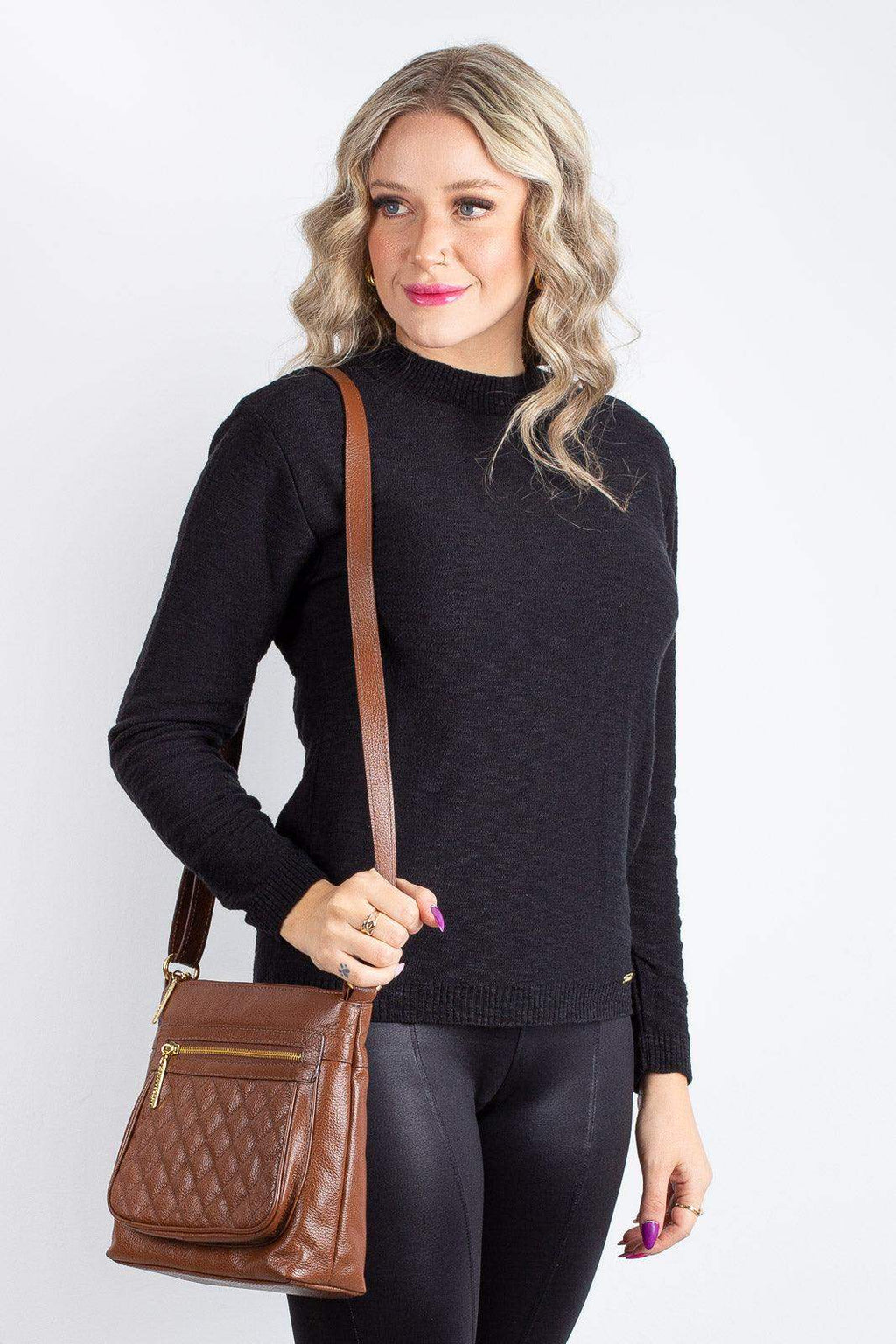 Bolsa transversal matelassê de couro liso Bia - Enluaze