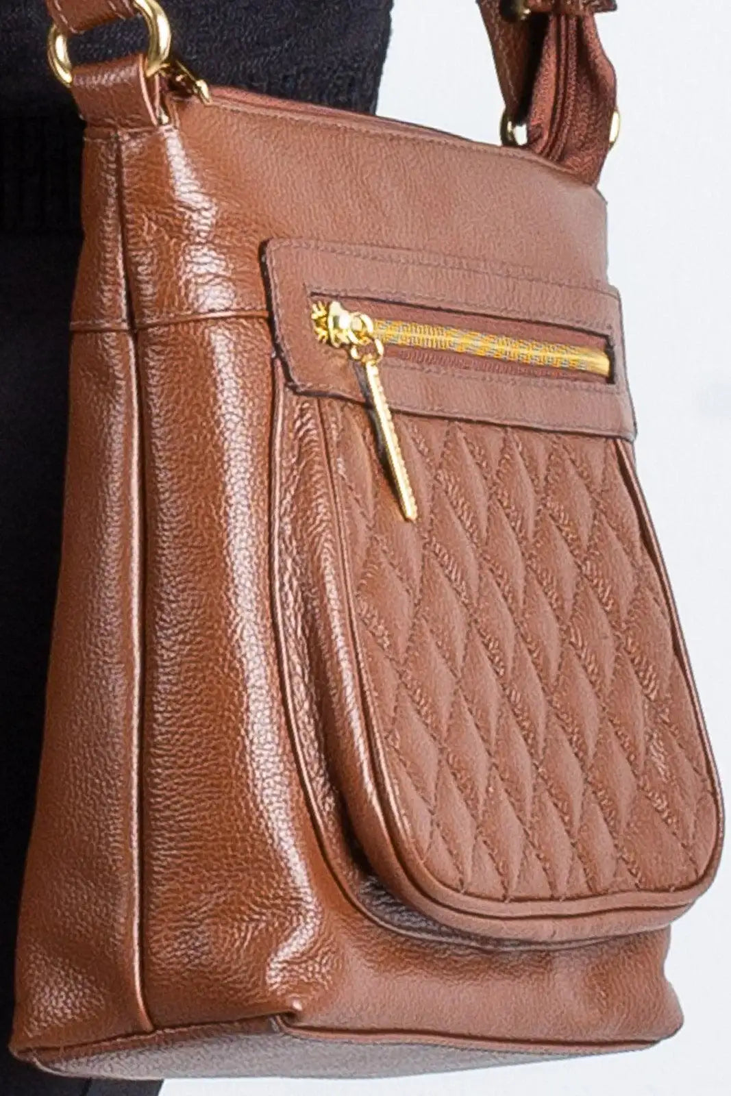 Bolsa transversal matelassê de couro liso Bia - Enluaze