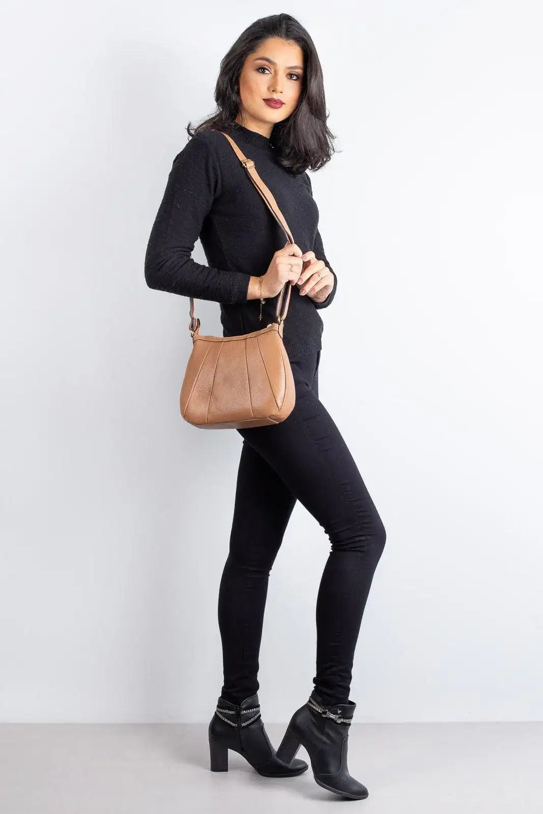 Bolsa transversal em couro liso Greice - Enluaze