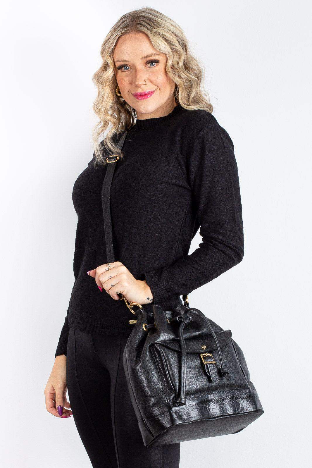 Bolsa saco em couro liso Natasha - Enluaze