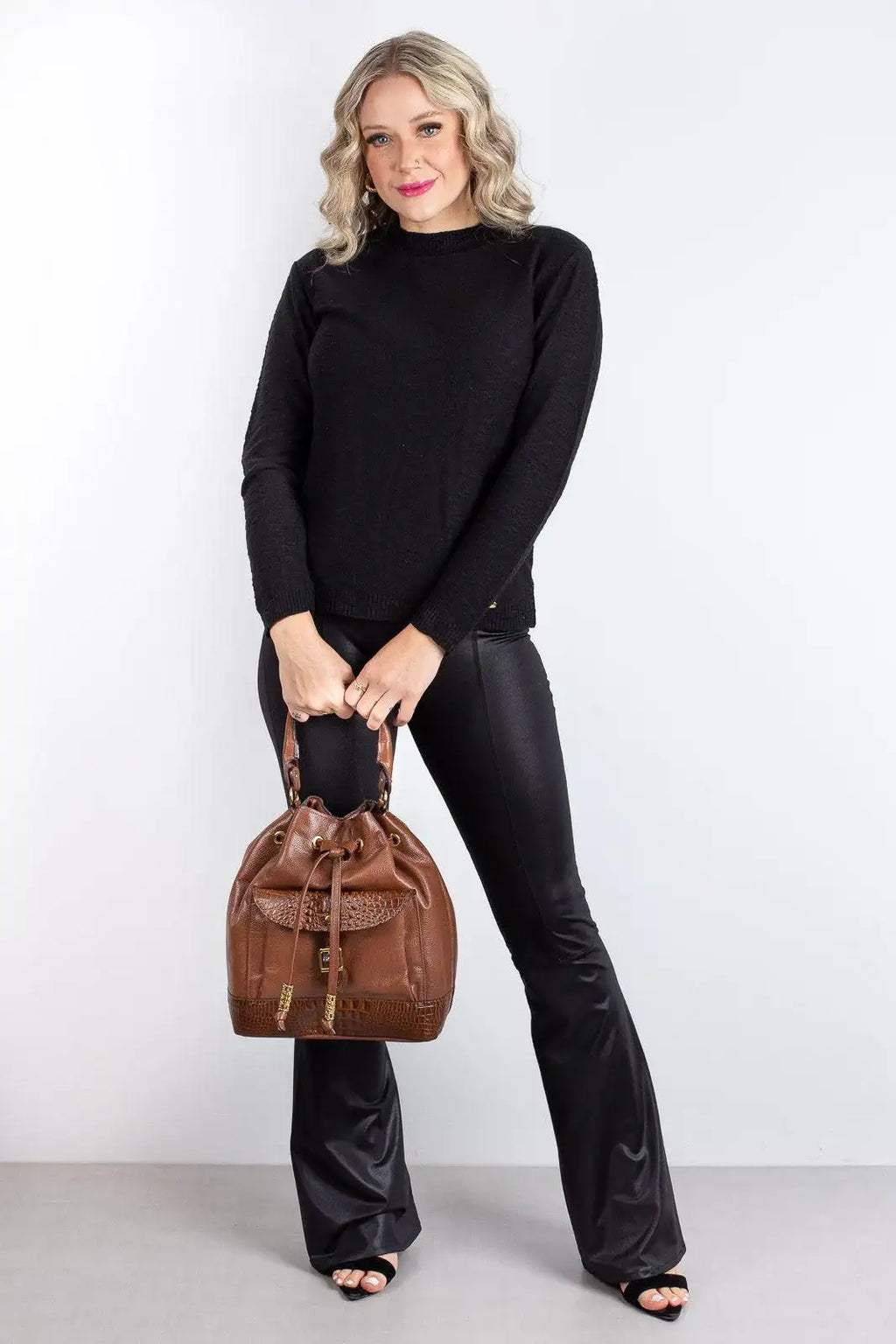 Bolsa saco em couro liso Natasha - Enluaze