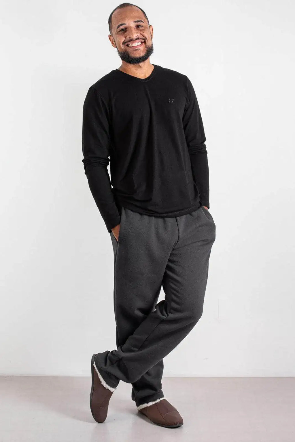 Chinelo pantufa em couro unissex forrada com pelo 6101 - Enluaze