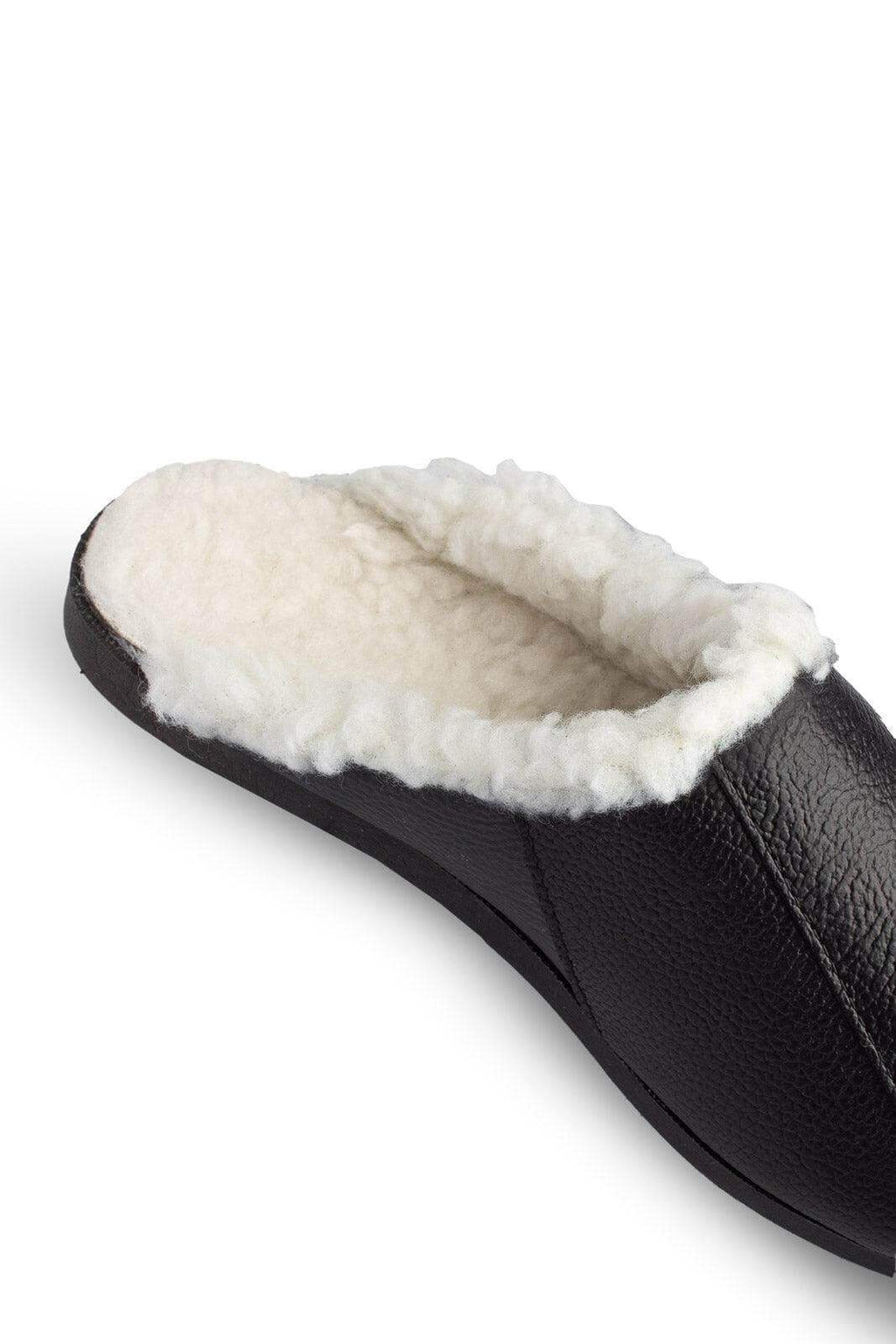 Chinelo pantufa em couro unissex forrada com pelo 6101 - Enluaze