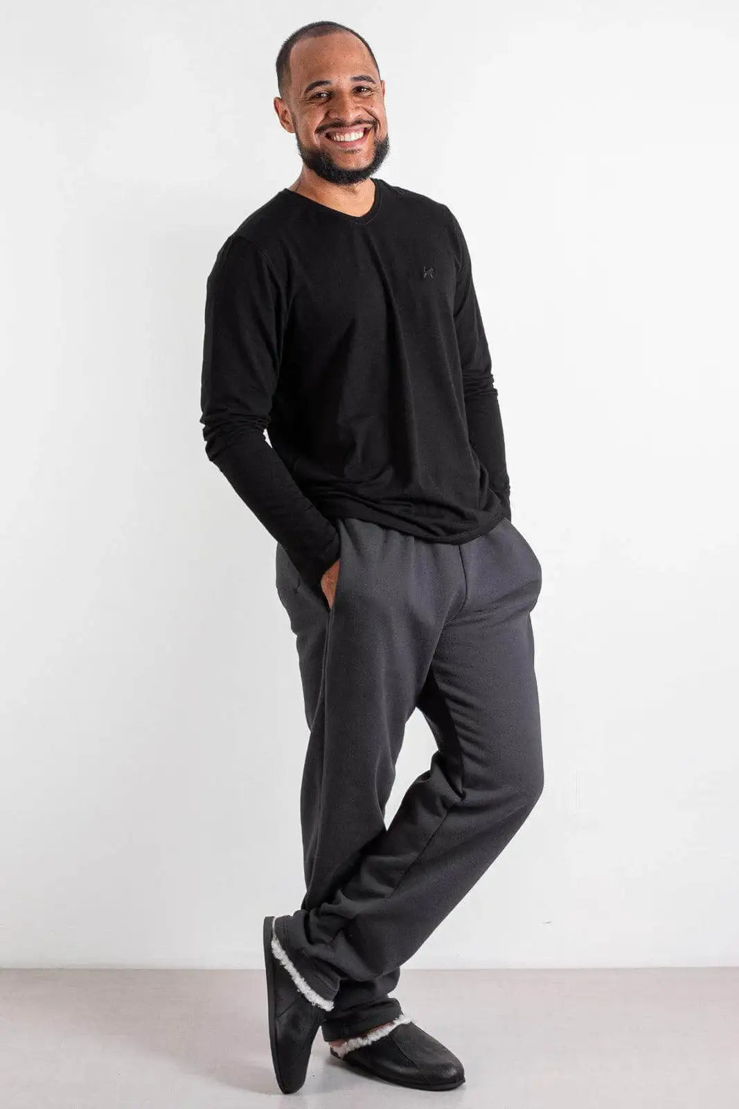 Chinelo pantufa em couro unissex forrada com pelo 6101 - Enluaze