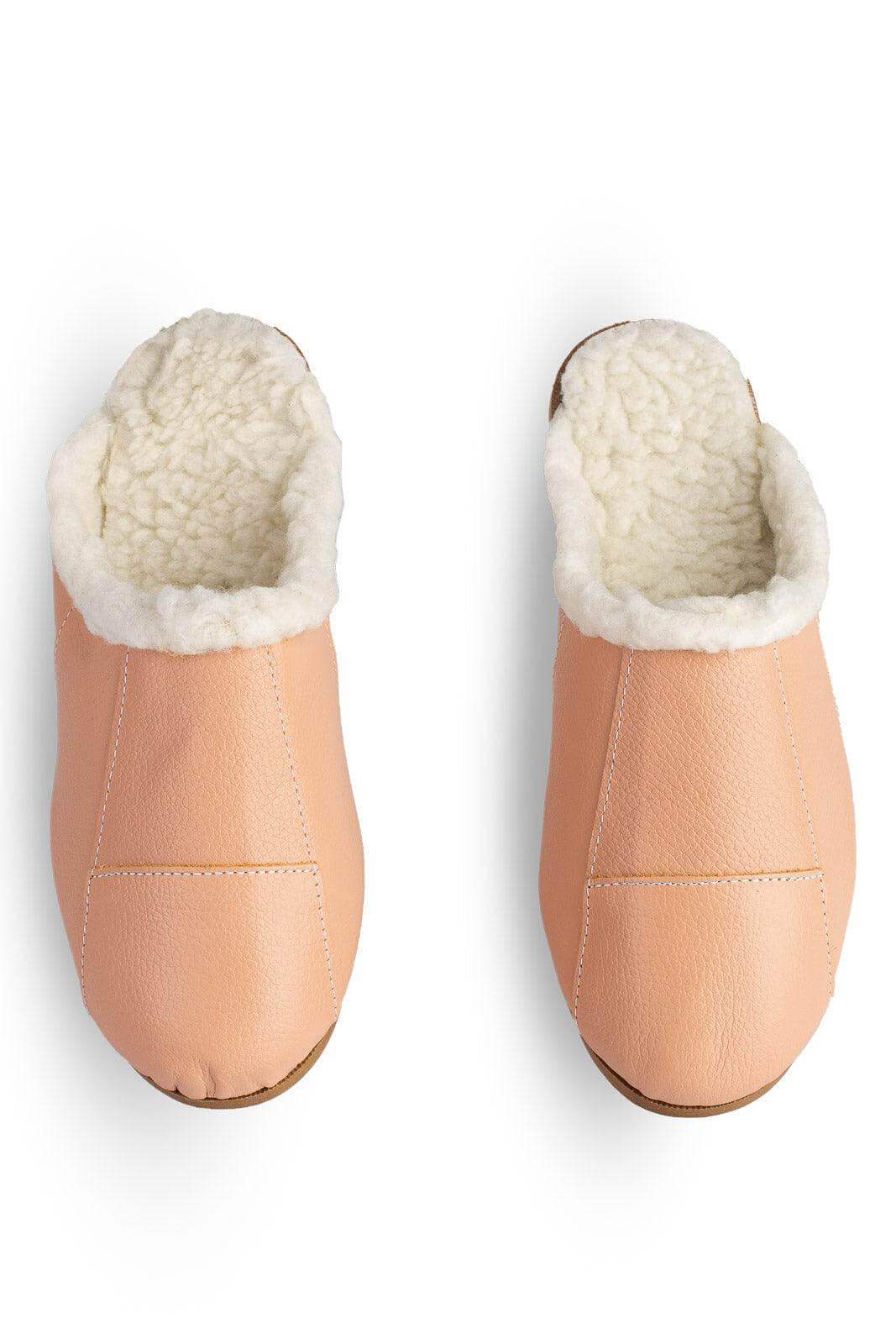 Chinelo pantufa em couro unissex forrada com pelo 6101 - Enluaze