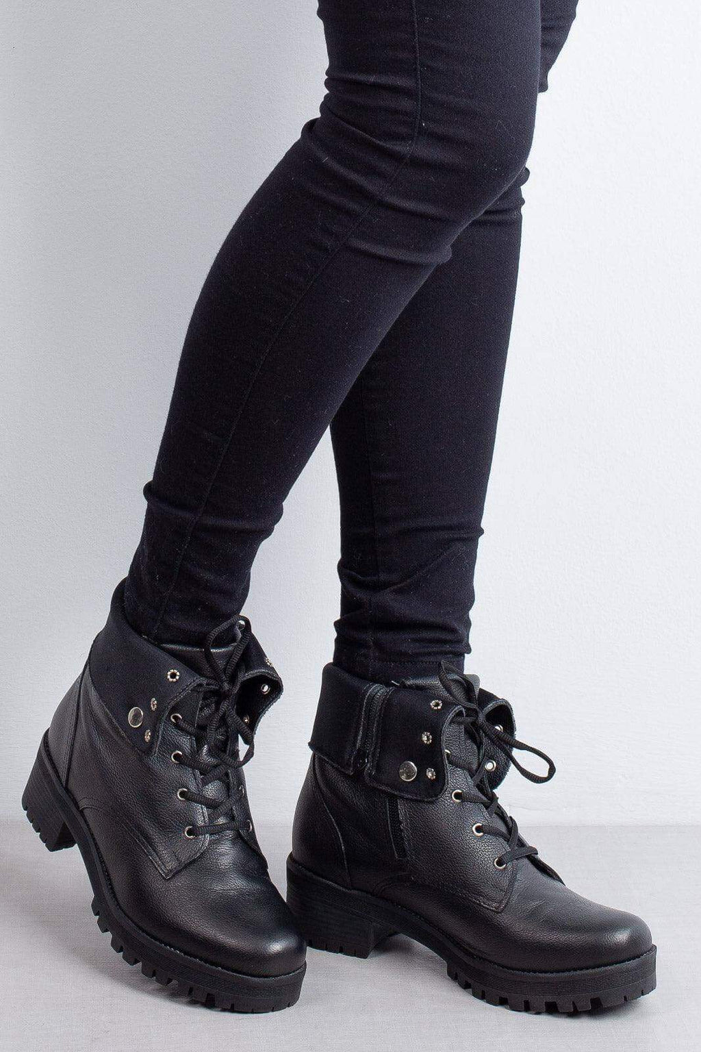 Coturno feminino de couro 6943 - Enluaze