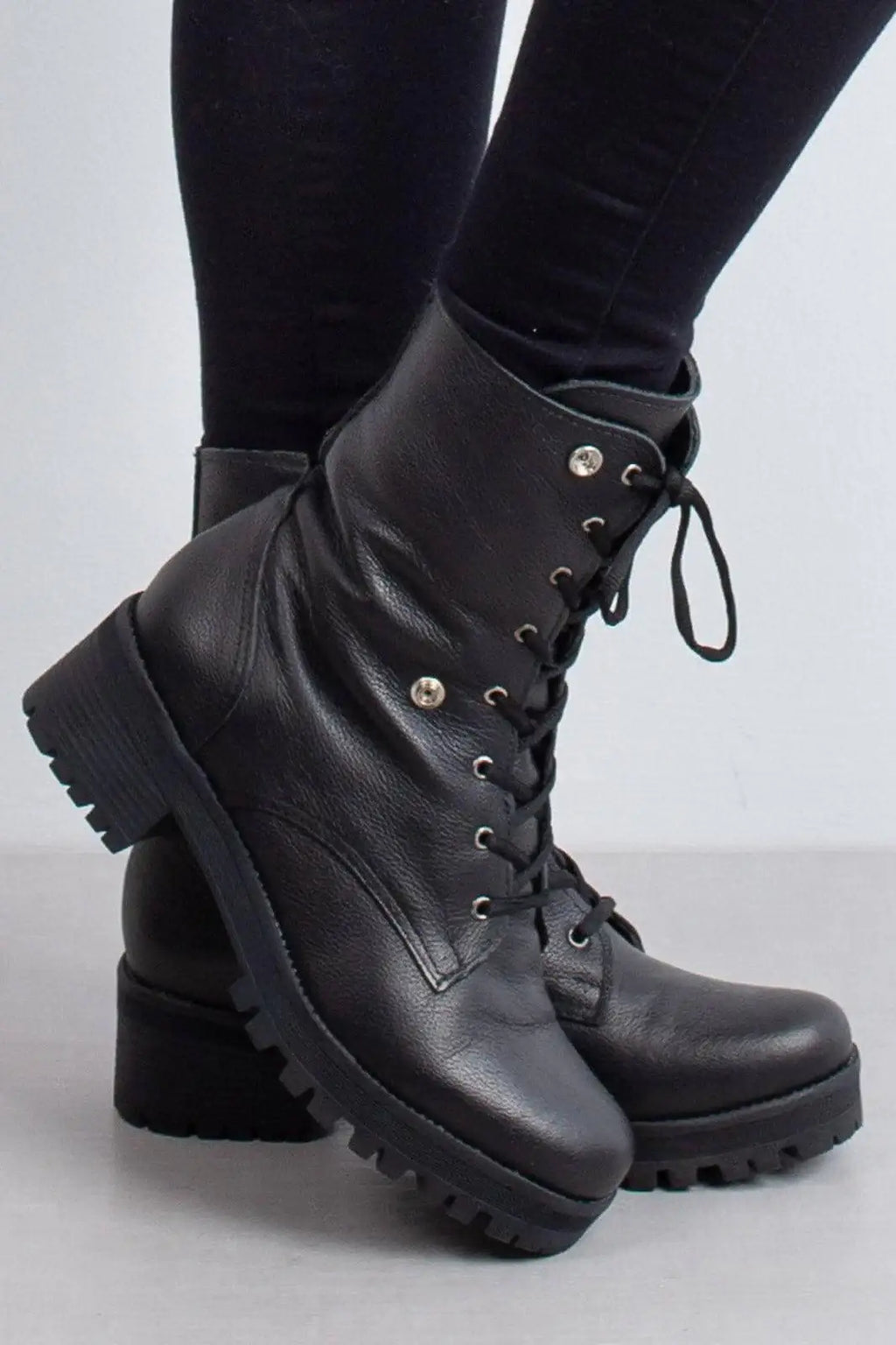 Coturno feminino de couro 6943 - Enluaze