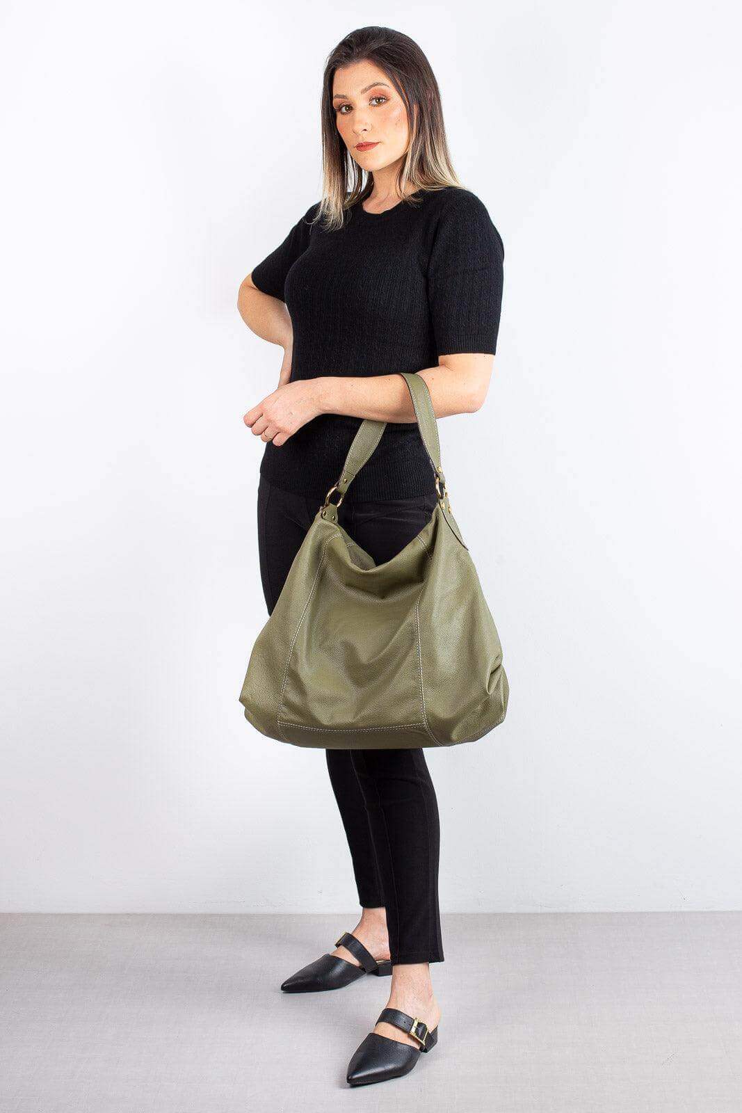 Bolsa saco grande de couro liso Cris - Enluaze