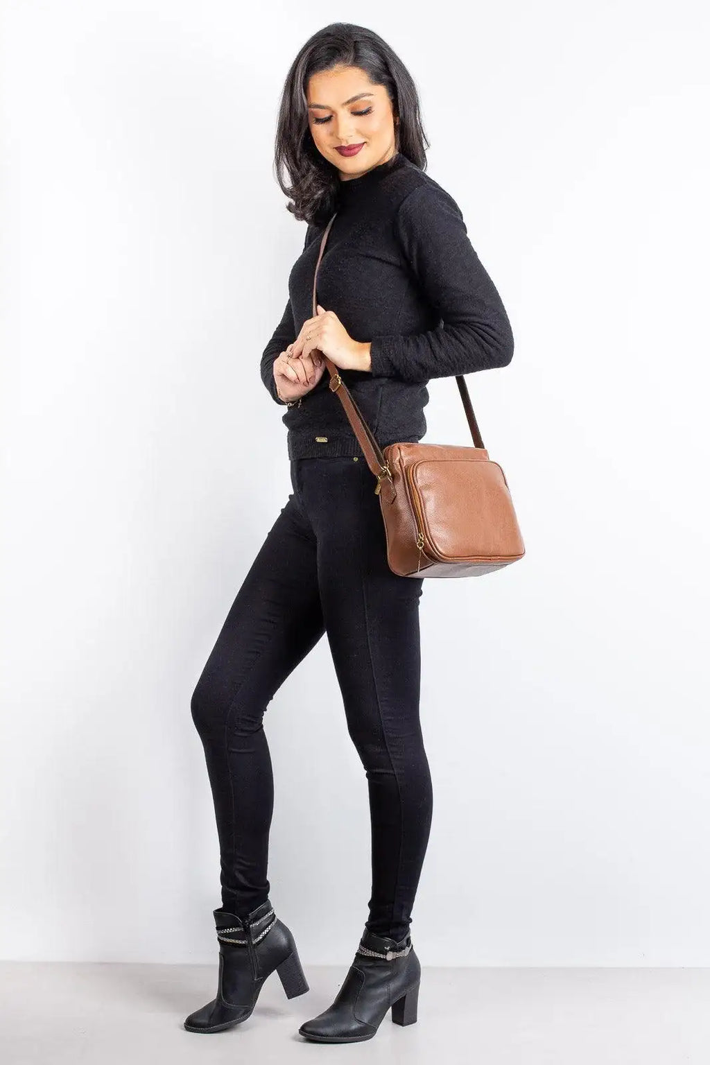 Bolsa de couro liso tiracolo com divisórias Rita - Enluaze