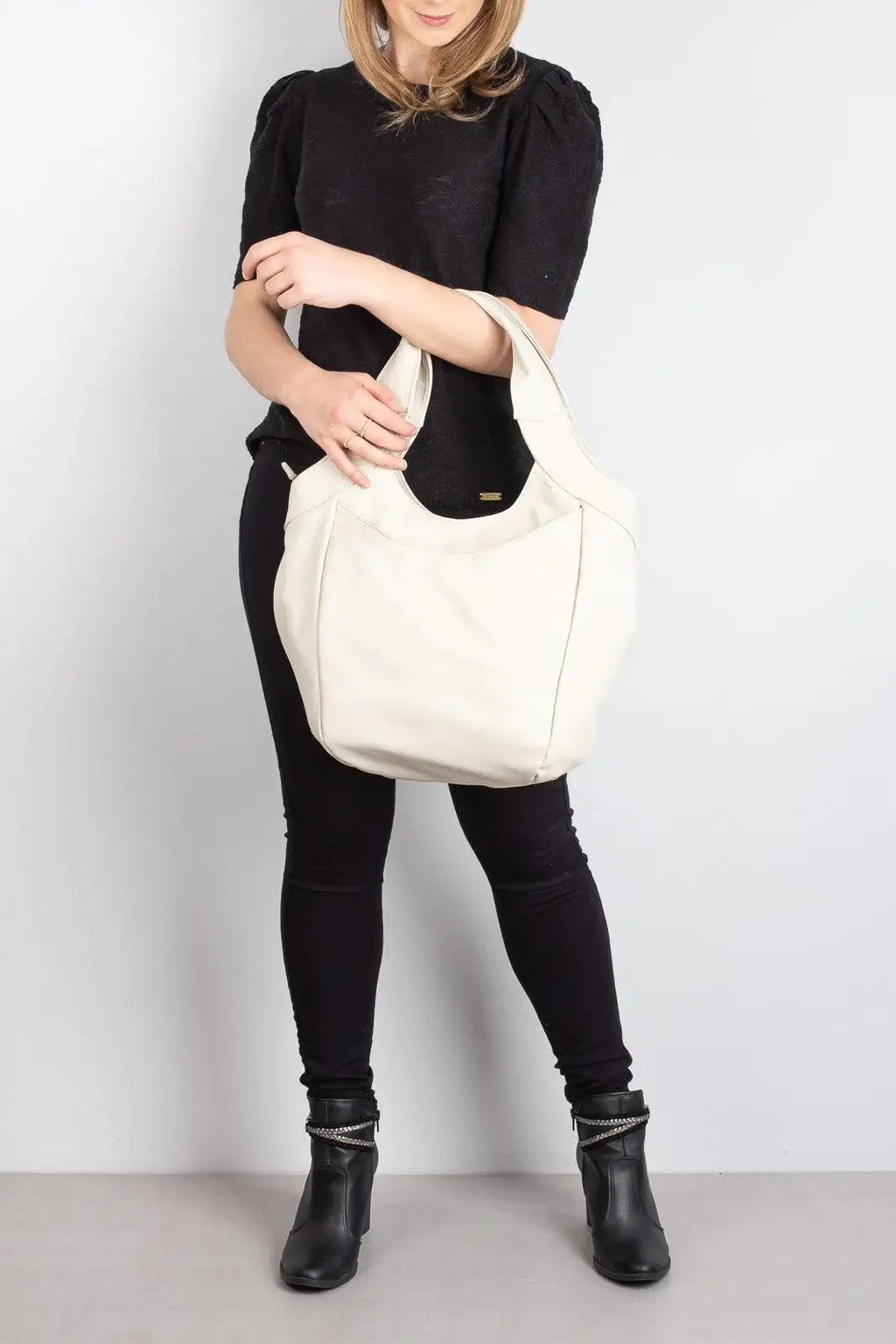 Bolsa saco grande de couro liso Cíntia - Enluaze