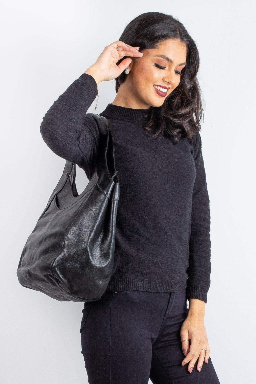 Bolsa saco grande de couro liso Cíntia - Enluaze