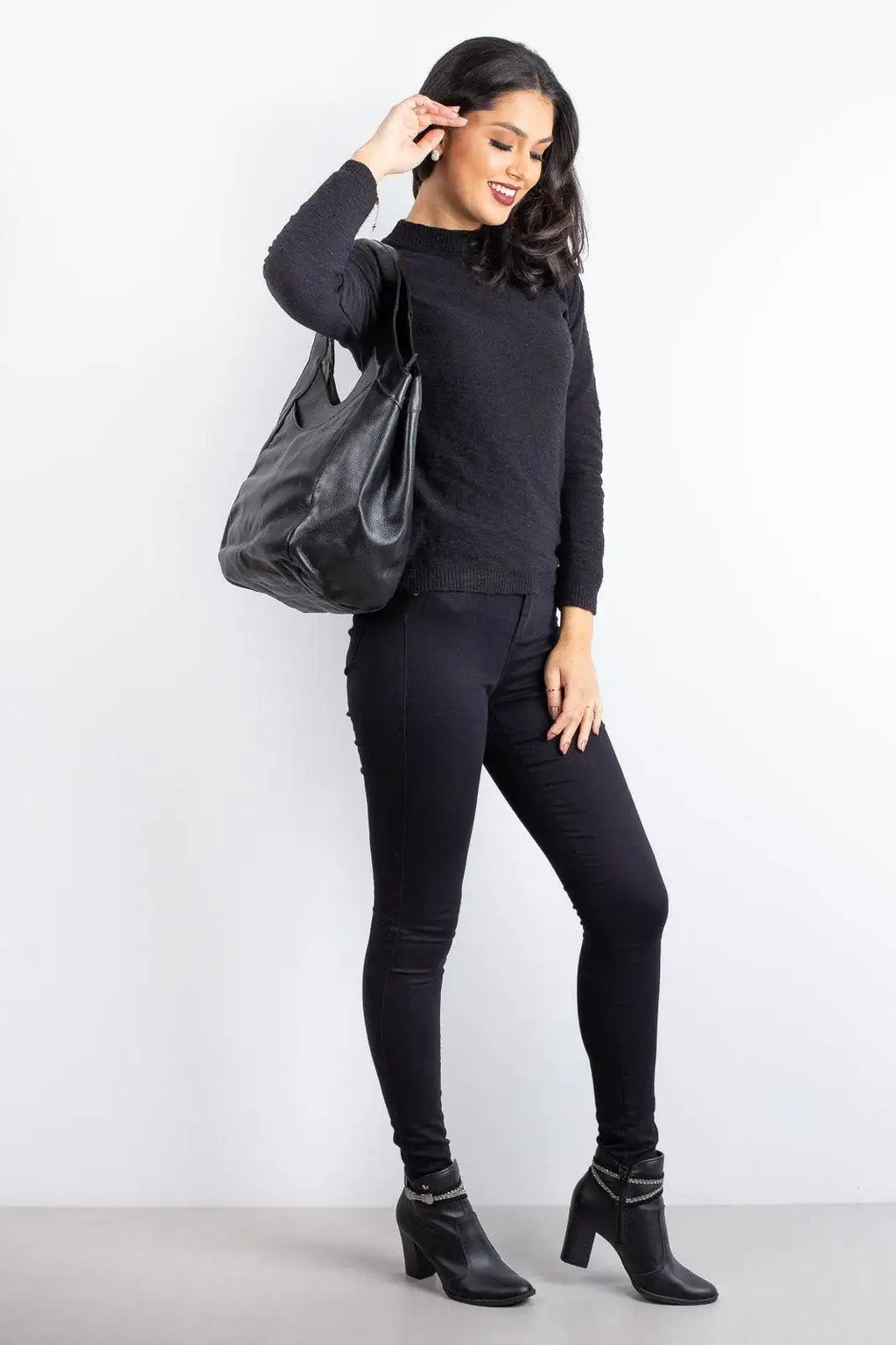 Bolsa saco grande de couro liso Cíntia - Enluaze