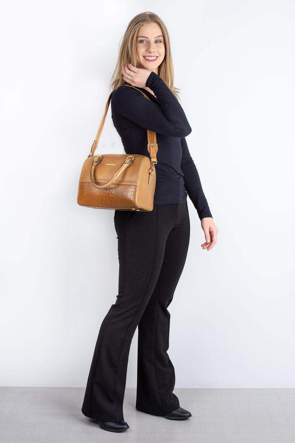 Bolsa baú de mão em couro liso Sthefani - Enluaze