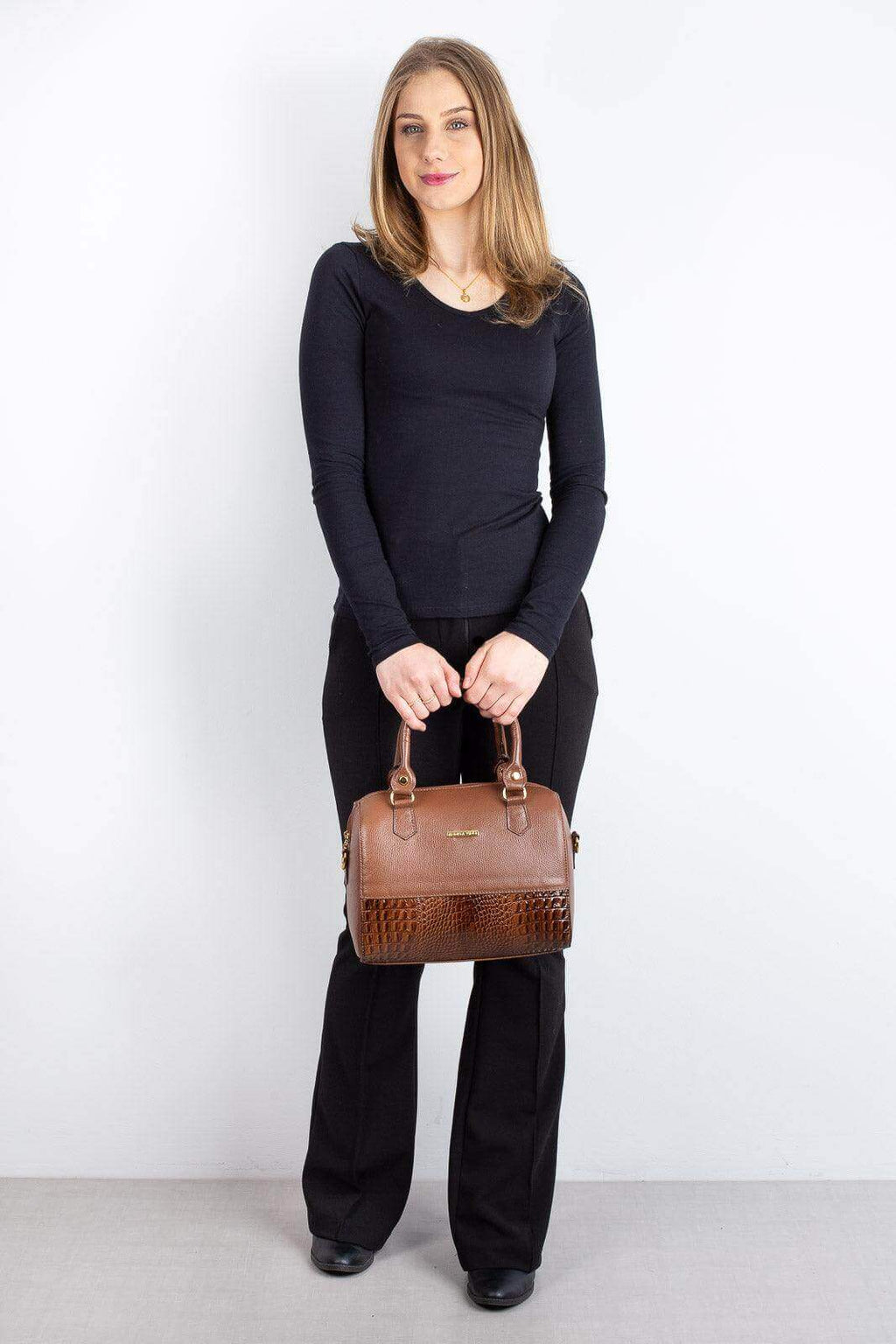 Bolsa baú de mão em couro liso Sthefani - Enluaze