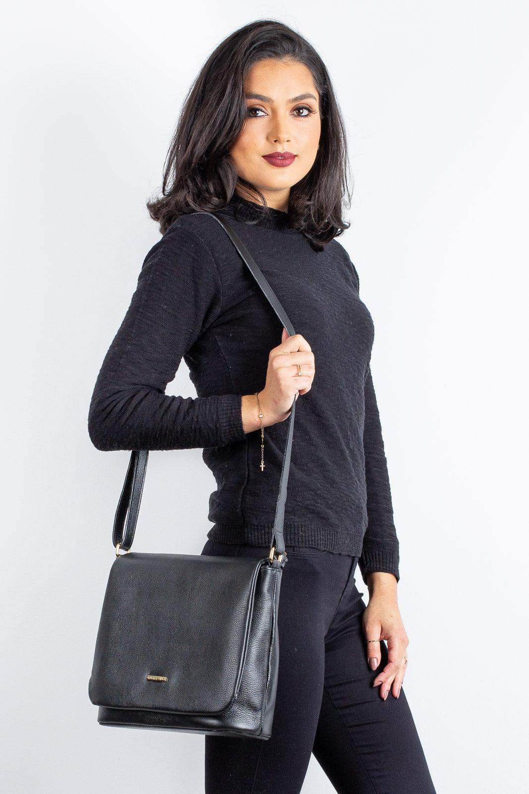 Bolsa transversal em couro liso com tampa Isadora - Enluaze