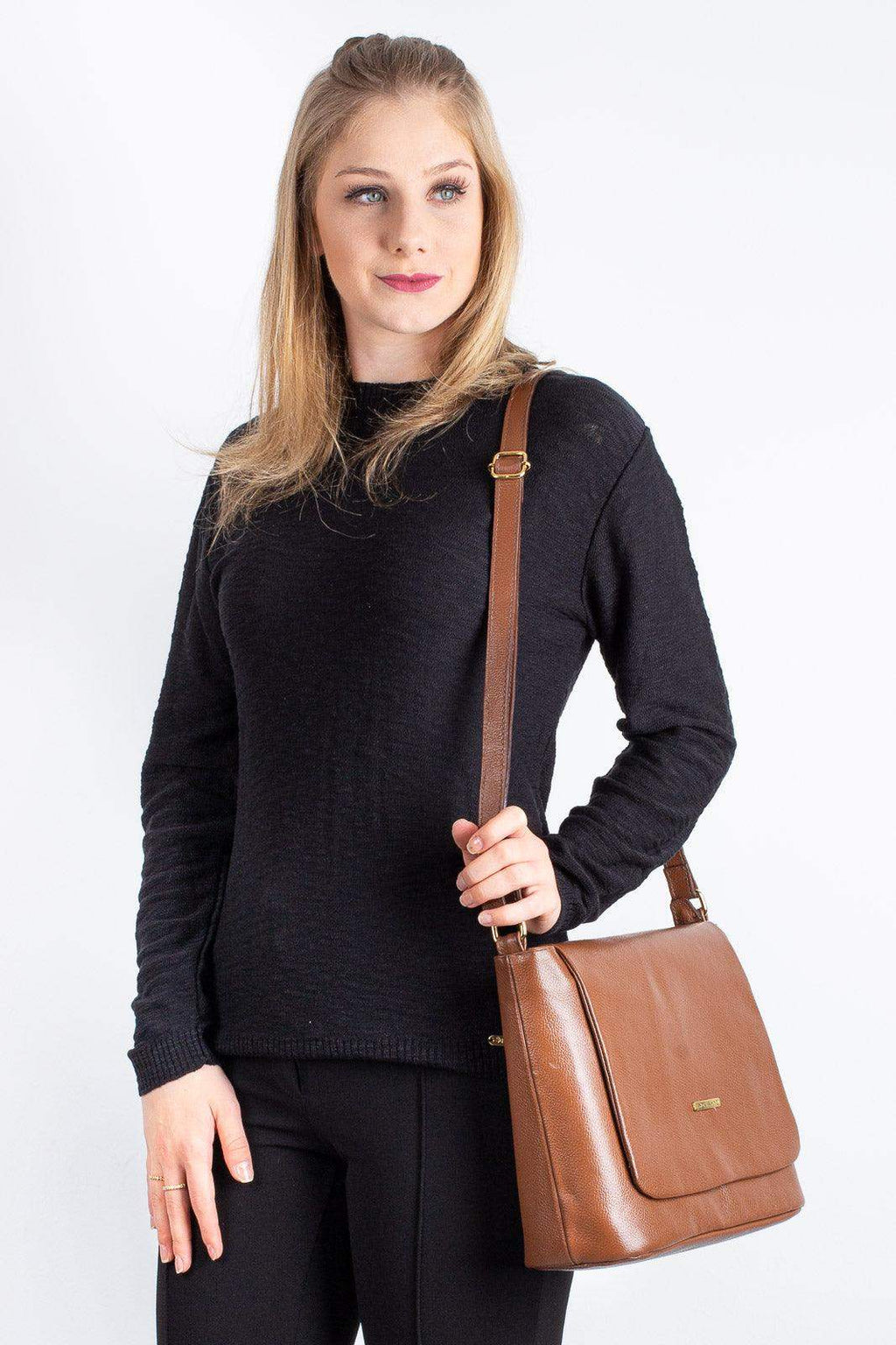 Bolsa transversal em couro liso com tampa Isadora - Enluaze