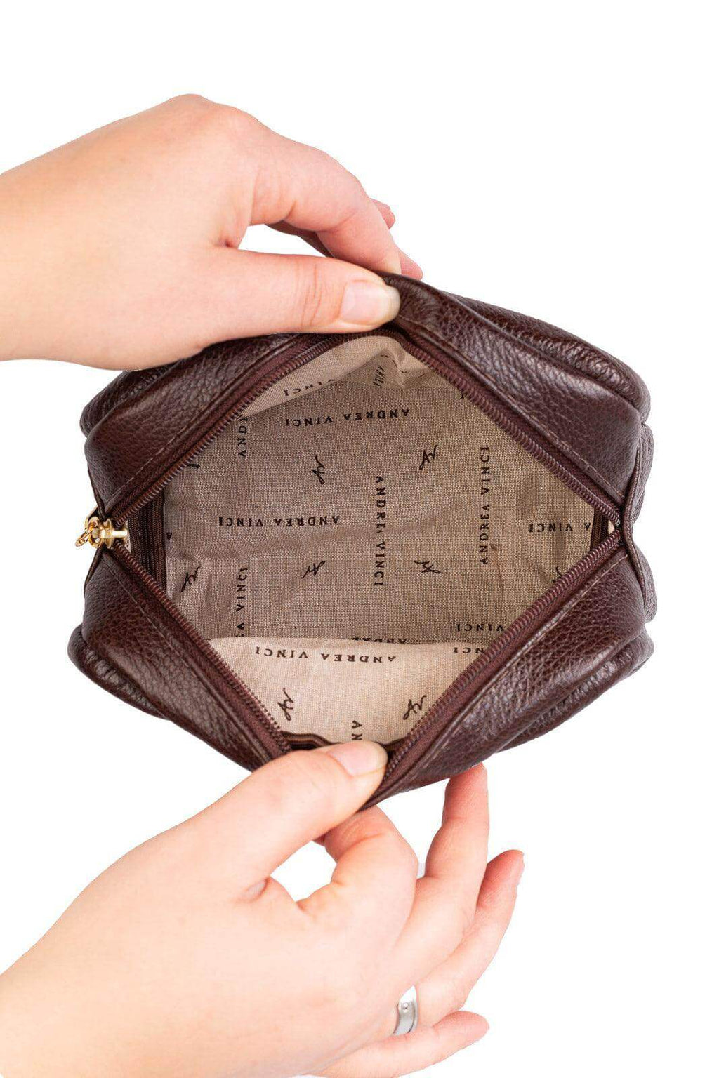Necessaire de couro liso Dara 14x18x9cm - Enluaze